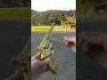 ロケット花火をおもちゃの銃に差して点火するとこうなる!