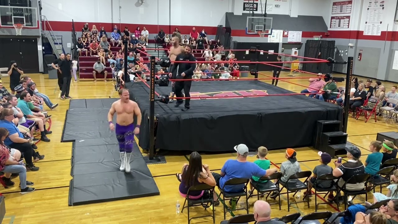 Luster the Legend vs Scotty Wringer