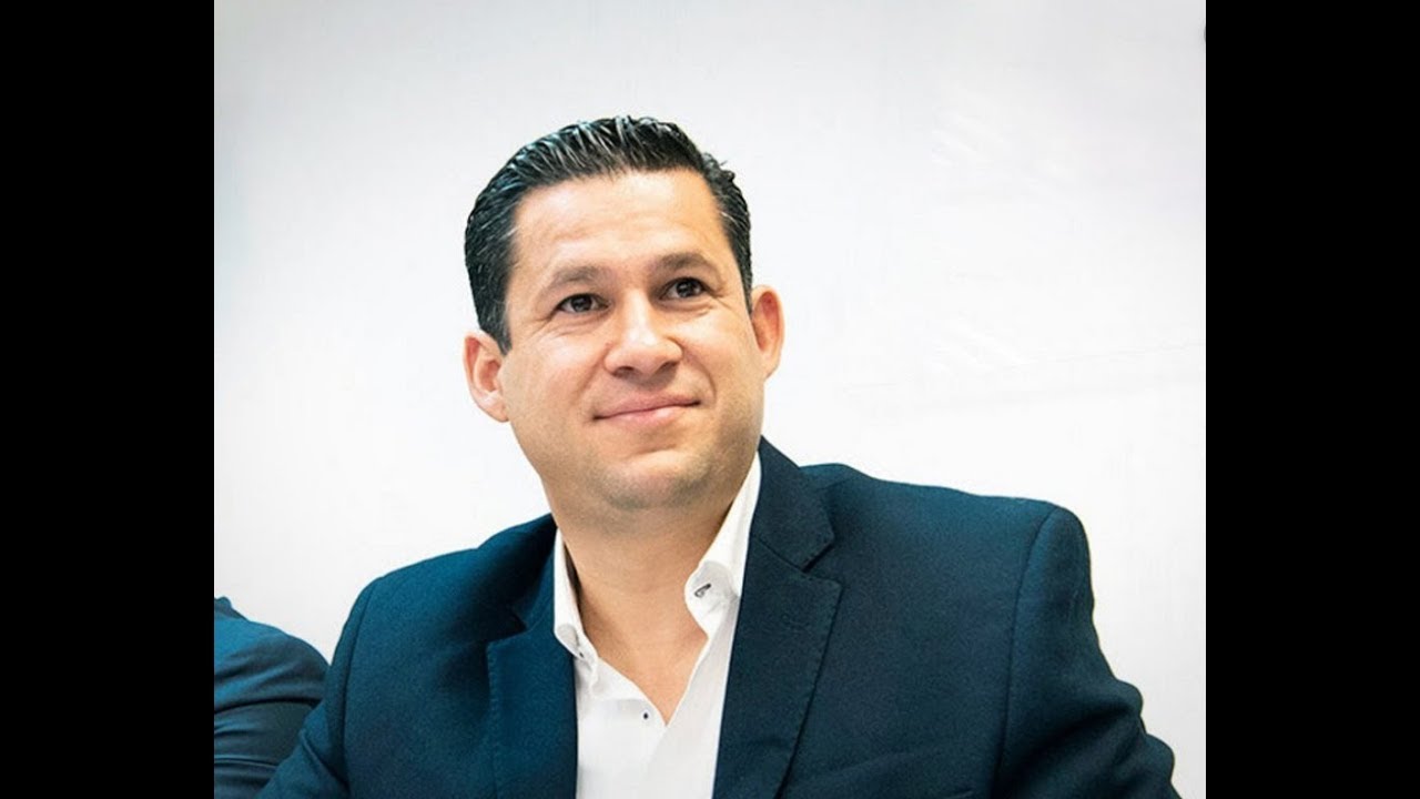 MI HIJO SOLAMENTE SALIÓ A BUSCAR SEÑAL EN EL CERRO Y YA NO REGRESÓ censuration definition