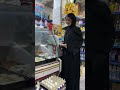البنت اشتغلت في السوبر ماركت