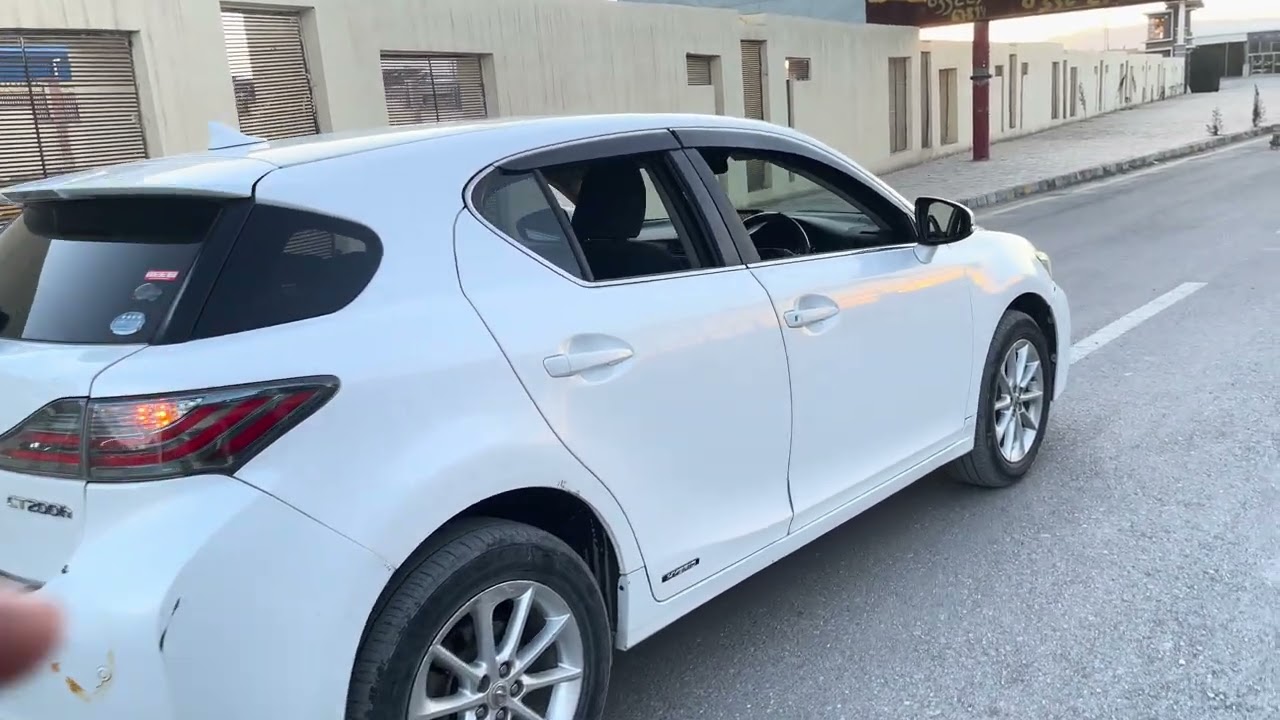 Luxes ct200h hybrid 2012 full fresh full option لکسس سی 200h فل فرش آج  آج پیر چانس کی گاڑی لایا ہو 