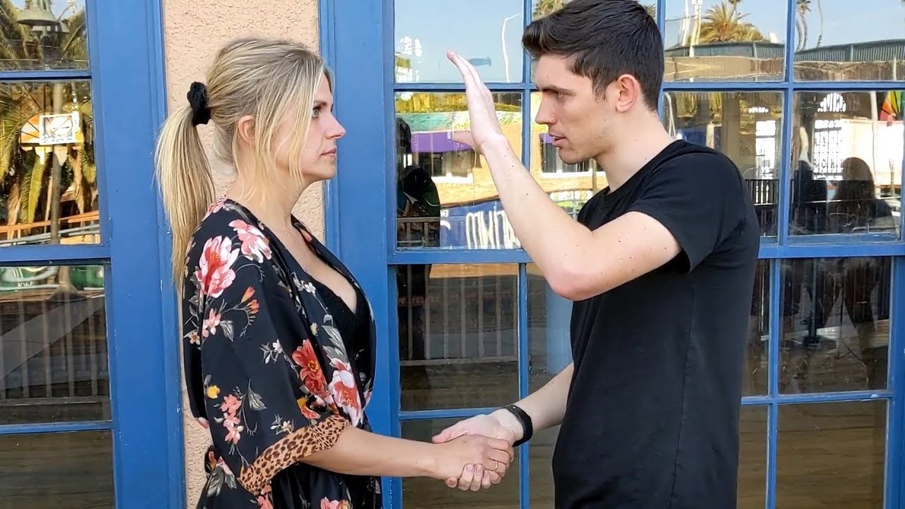 Загипнотизированный, способный петь, а не говорить | Полное неразрезанное выступление Street Hypn...