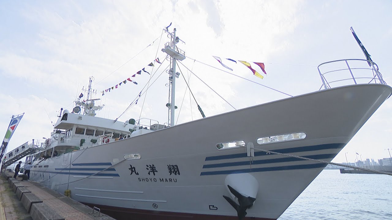 人間は何をつくってきたか　船 A tip-tail plane brought by ferry from Hokkaido took to the