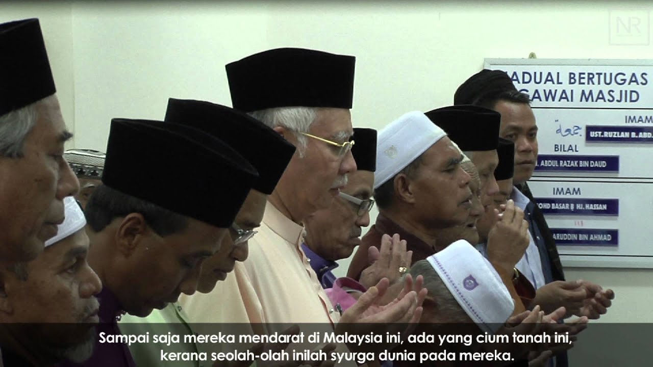 Najib Razak : Majlis Berbuka Puasa dan Menunaikan Solat ...