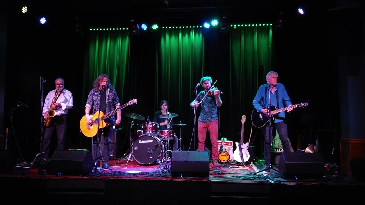 Guarda Leticia by SWITCHBACK (Full Band, Chicago) su YouTube Guarda Leticia by SWITCHBACK (Full Band, Chicago) su YouTube