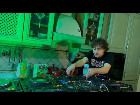 I’m cooking !! Kitchen live set !! 🚁🥄