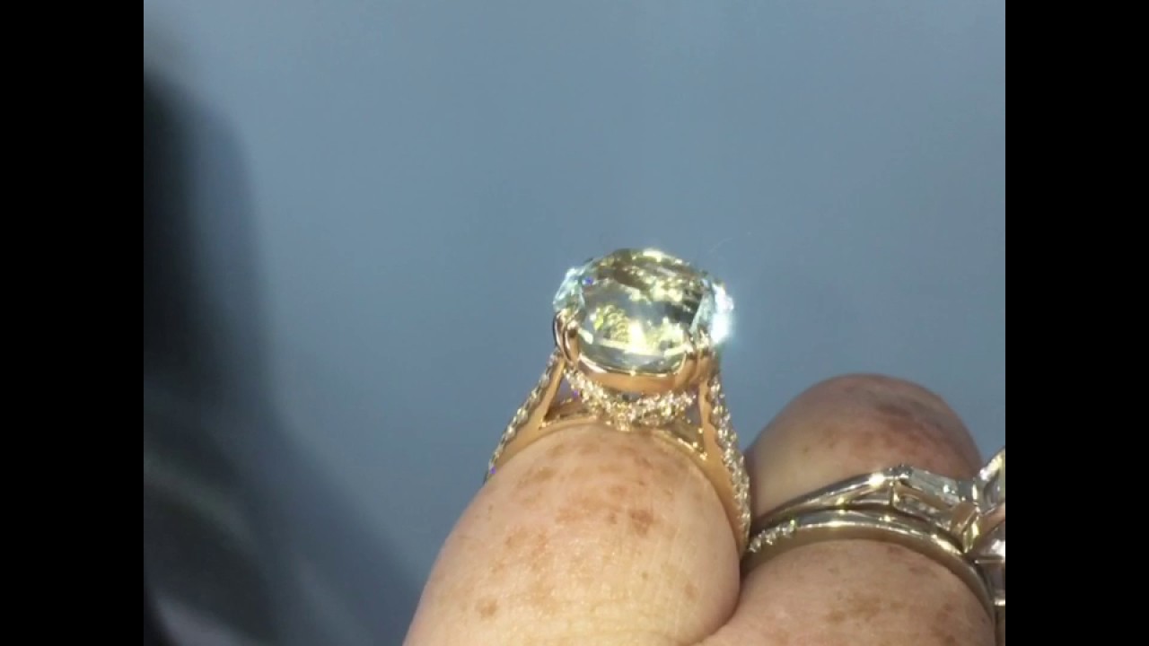 Natural (no treatment) blue topaz & diamond 18K yellow gold ring