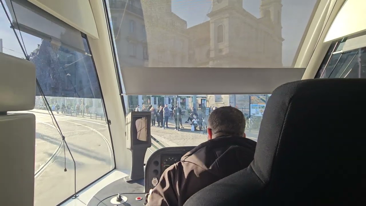 Trajet dans la 814 (Charles Fourier) sur la ligne T2 direction hauts du chazal 