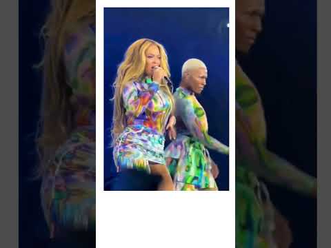 Beyonce'nin İsviçre konserinde yaşanan kalça sallama olayını görmeden geçmeyelim bence 🥳 #beyonce