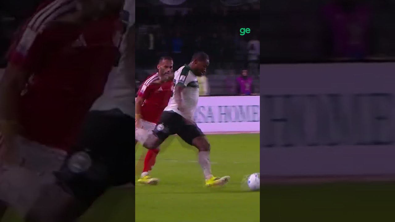 LEI DO EX! RODRIGO MOLEDO COLOCA O CORITIBA NA FRENTE DE NOVO | #shorts | ge.globo