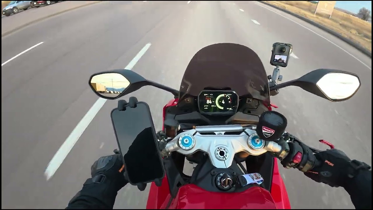 Ducati Panigale V2 S - Traffic traffic traffic!