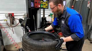 Using the John Bean T7800 Leverless tire changer