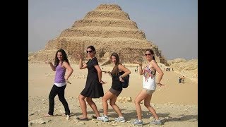برجراف 110 كلمة Paragraph بعنوان Egypt is a good place for tourists to visit