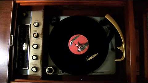 Magnavox Vintage Console Stereo (Record Player and Radio)