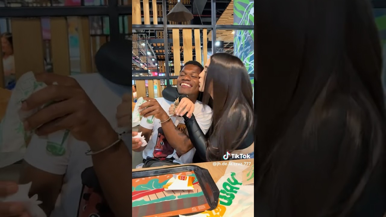 Sayguz besa a Jh's Banner