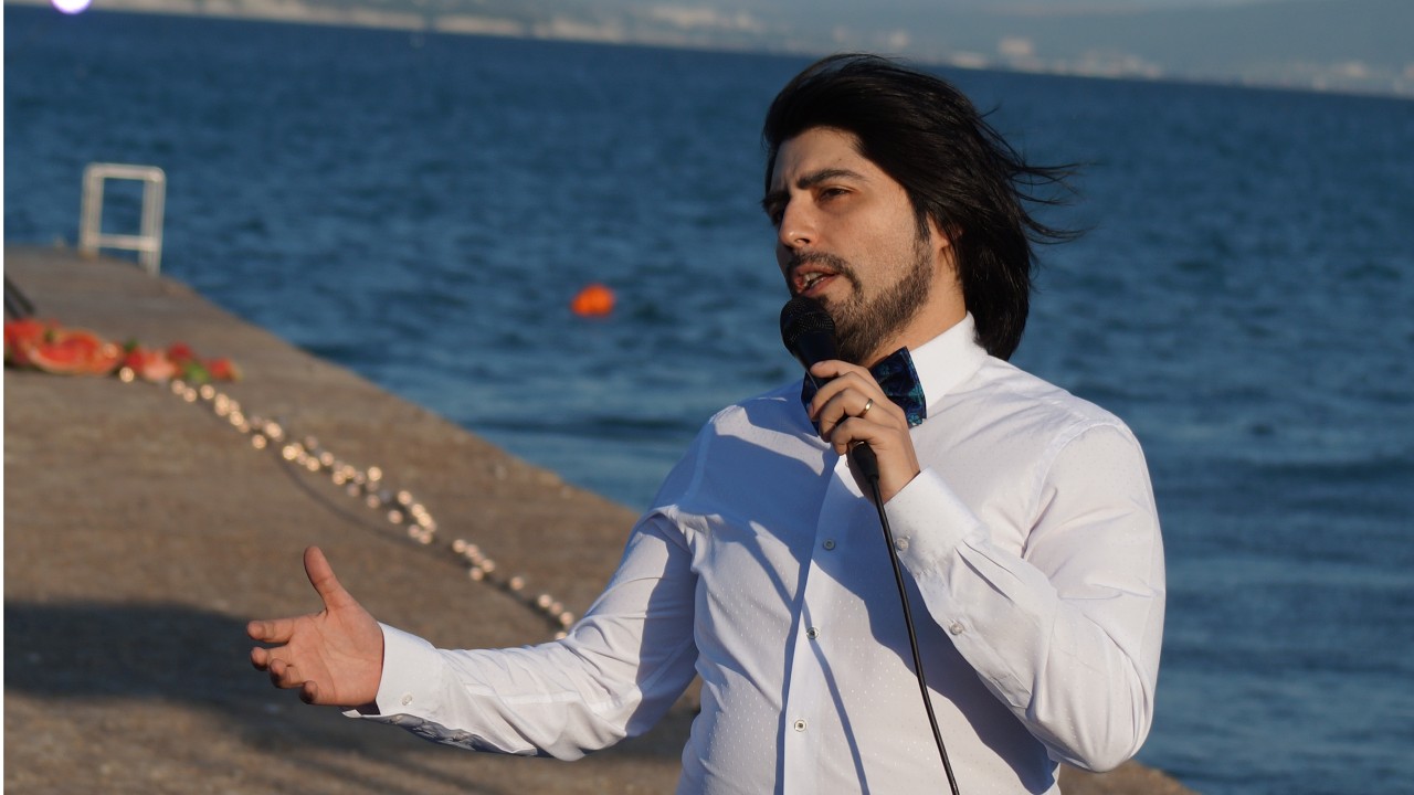 Игнасио Гомез Урра исполняет «Santa Lucia» и радует публику в Новороссийске у моря