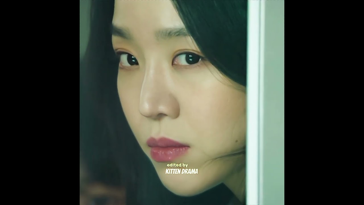 The teacher witnessed the bullying and stepped in to protect the student 🤧