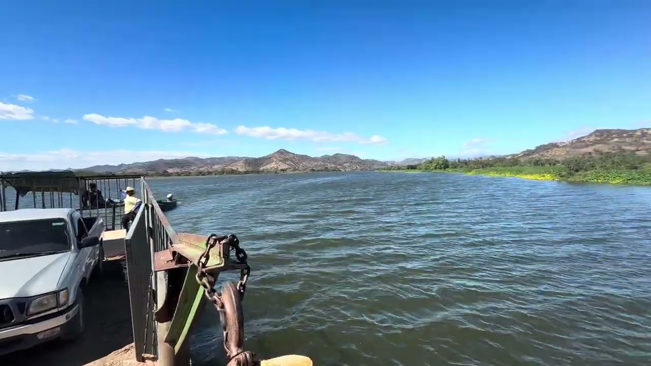 Nos pasamos el río en la balsa y vea lo que pasó