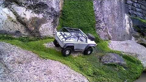 Axial  SCX10 Dingo rockcrawling and sliding in south wales with teamblackcountry