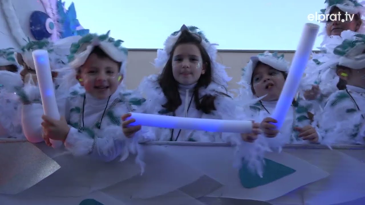 Més de 2000 persones participen a la rua del carnaval de l’Enveja