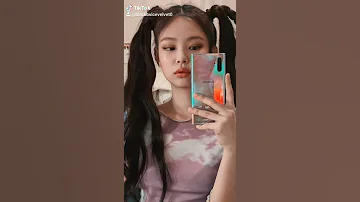 ئەندامانی بڵاکپینک لە کاتی وێنە گرتن 