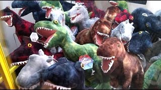 GIGANTIC SIZED JURASSIC WORLD DINOSAUR CLAW MACHINE WIN!!! screenshot 2
