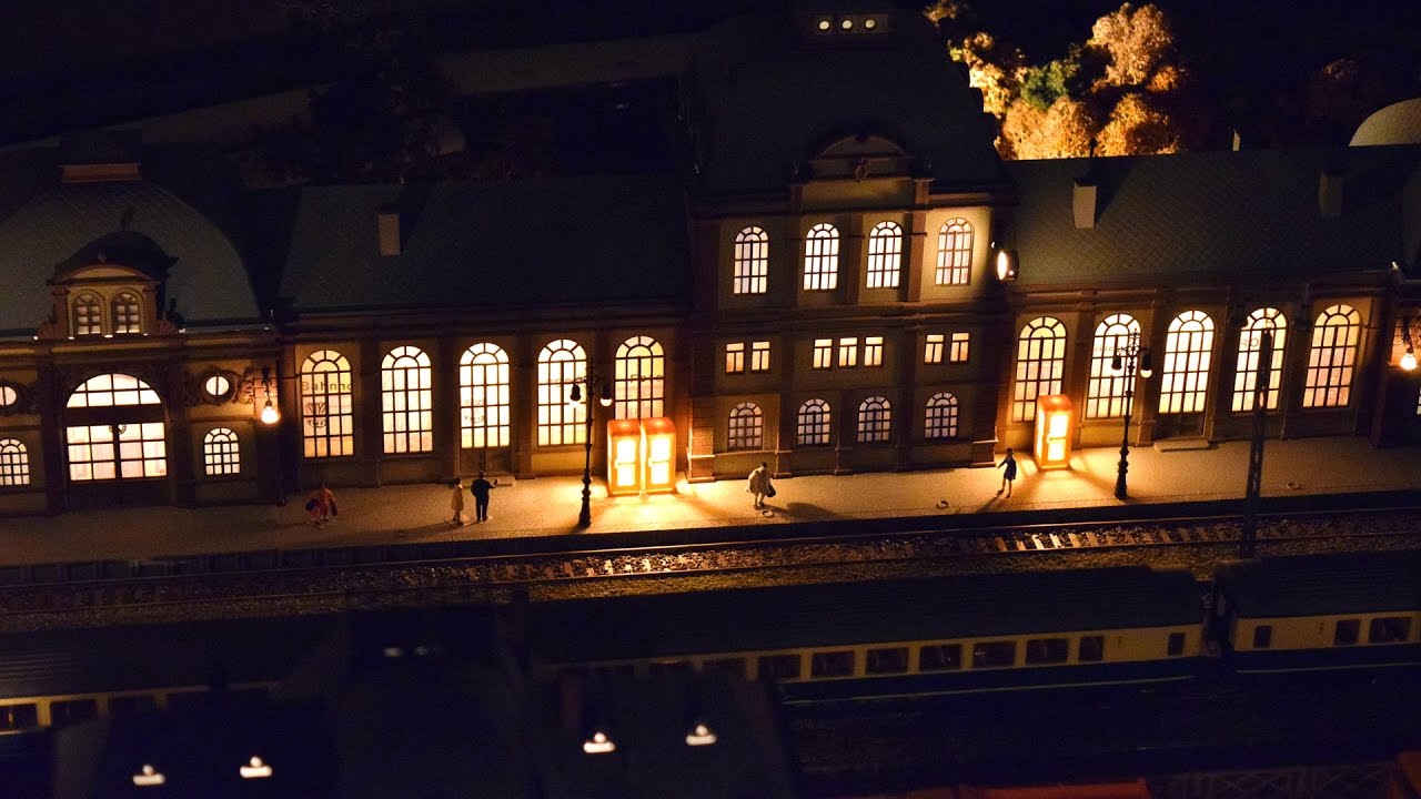 My Magic City.... HO (1:87) Night Model Train Layout / Diorama - YouTube