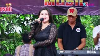 Download lagu DE MUSIC. LIVE RUMAH KAWIN HENGKI. BINGBANG. VOC. INDAH PRATIWI. SHOLEH PRODUCTION