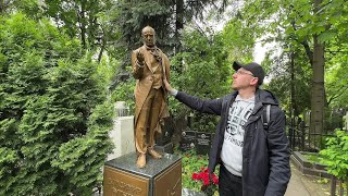 Шикарный памятник на могиле Владимира Этуша и белый голубь 😊 Новодевичье кладбище 2023