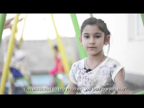 დანიელა დამოკიდებულია დედაზე