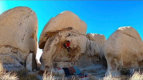 Joshua Tree Bouldering: Digitalis Destructi V4***