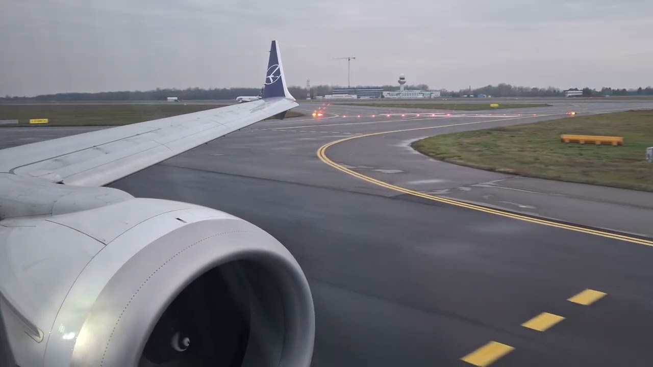 LOT Boeing 737 MAX 8 SP-LVN takeoff from Warsaw