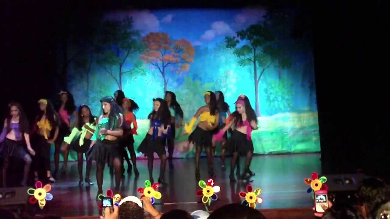 solo se vive una vez azucar moreno (chicas del martinez centeno )