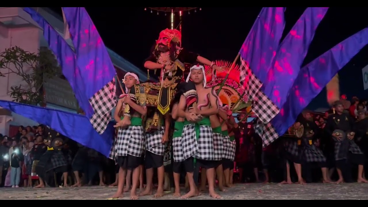 parade ogoh ogoh banjar tiga di pasar kayuambua 26 maret 2025