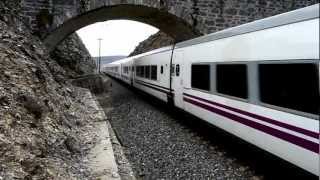 Talgo saíndo da Capela Vilariño de Conso Ourense