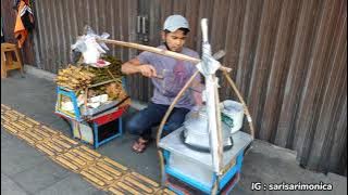 Tukang bajigur pikulan. Semakin langka di kota besar.