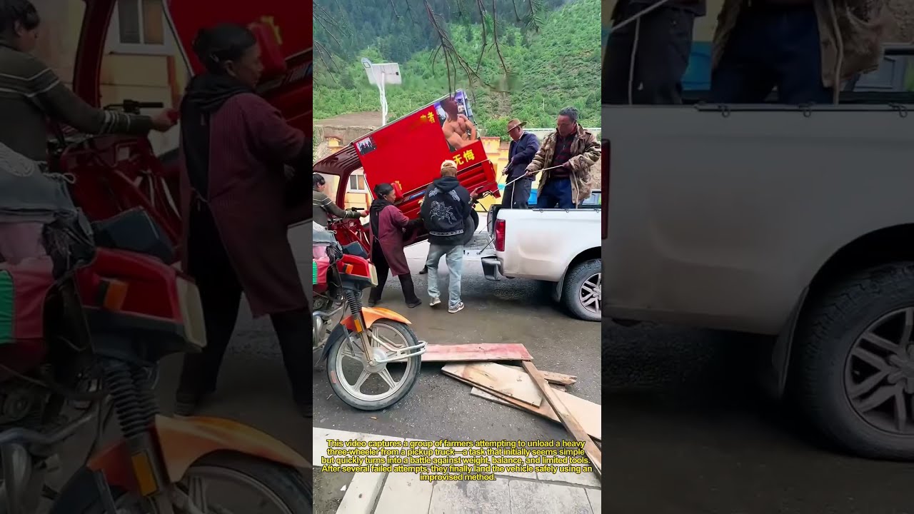  3 Wheeler Unloading Struggle Watch How These Farmers Solved It