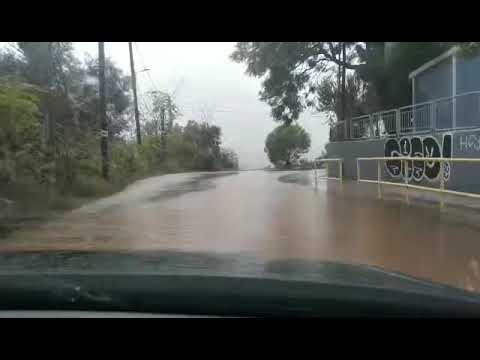 Πάτρα: Πλημμύρισαν δρόμοι στο Σαραβάλι