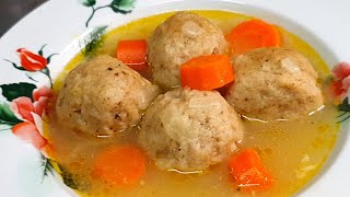 כדורי מצה רכים קניידלך במרק Soft matzah balls kosher for Passover