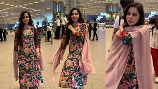 Urfi Javed Looking Beautiful In Simple Salwaar At Mumbai Airport #airport #bollywood #uorfijaved