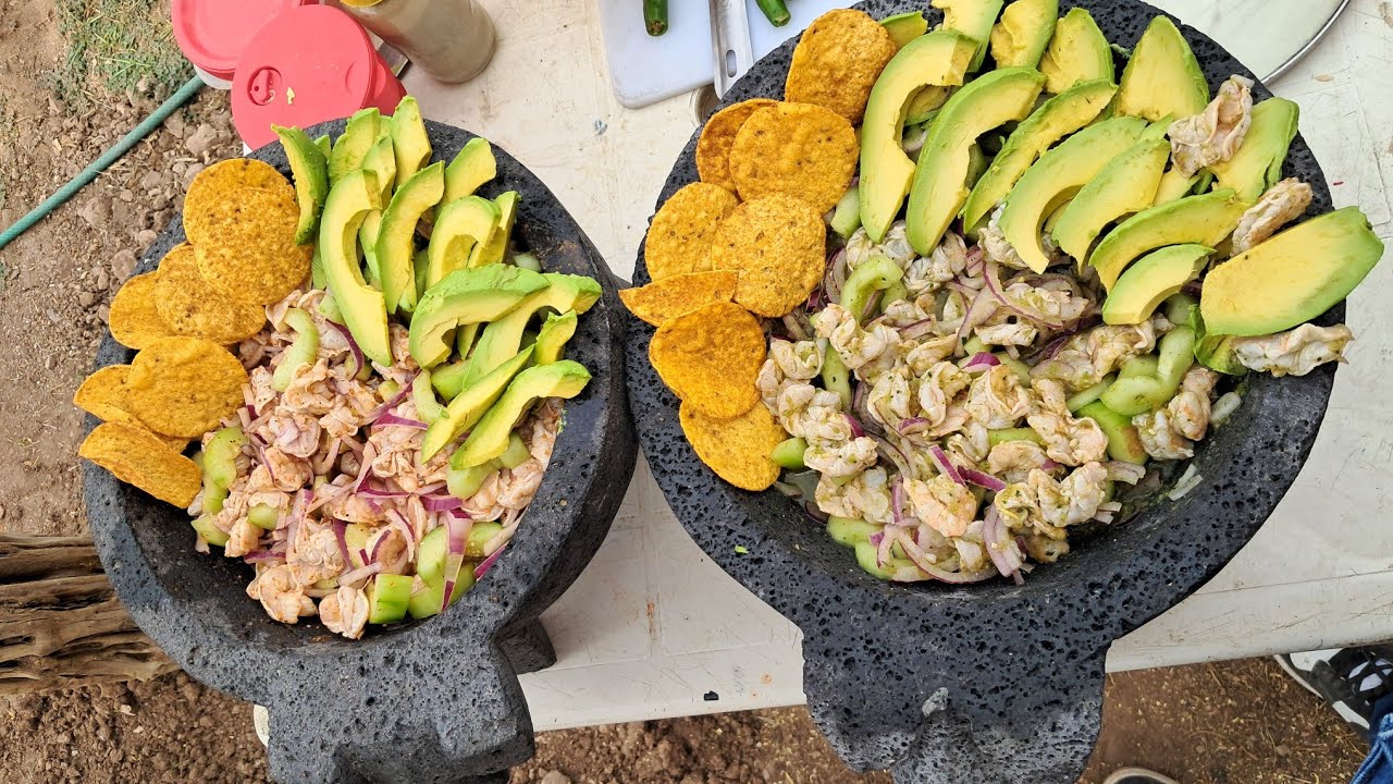 Disfrutado un delicioso agua chile rojo 🌶y verde 🥒🥑en el terreno de los compadres chino y miriam 🥰👌