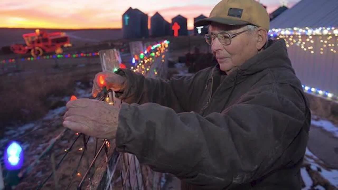 This is Iowa: One of Iowa's biggest Christmas displays keeps the lights on long after father's death
