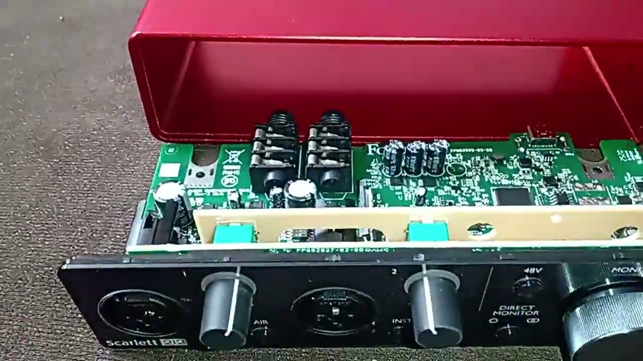 Focusrite Scarlett 2i2 Falsificada/clonada - YouTube