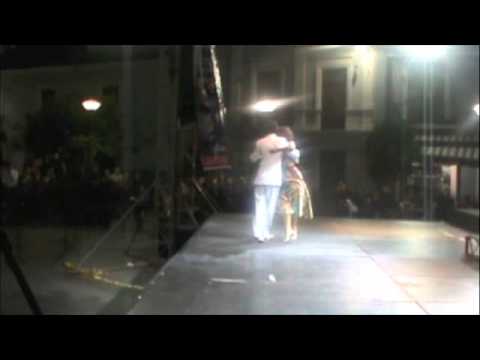 Virginia Pandolfi - Néstor Azorín.  Bailan:  No hay tierra como la mía.
