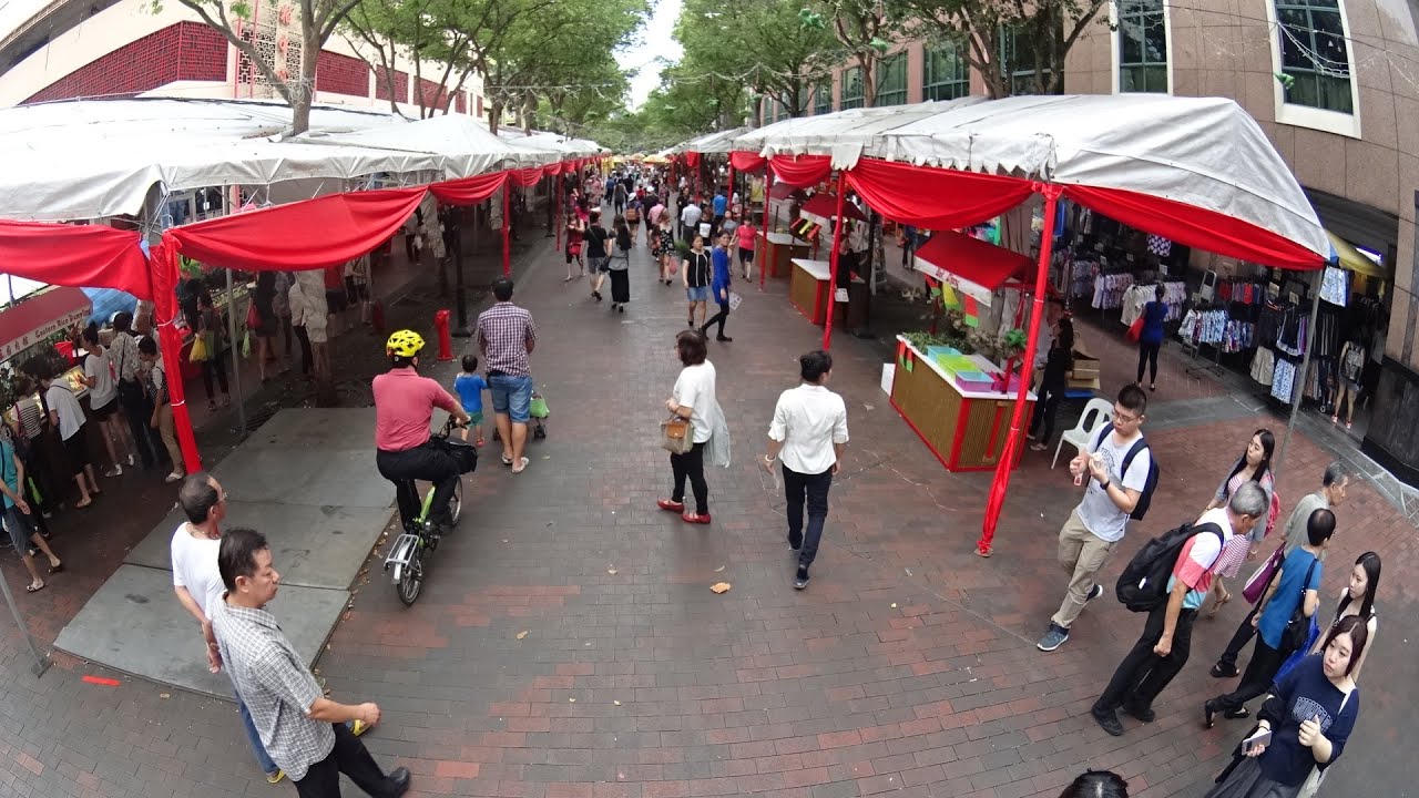 SINGAPORE STREET MARKET SHOPPING TOUR Bugis Market and Albert Centre