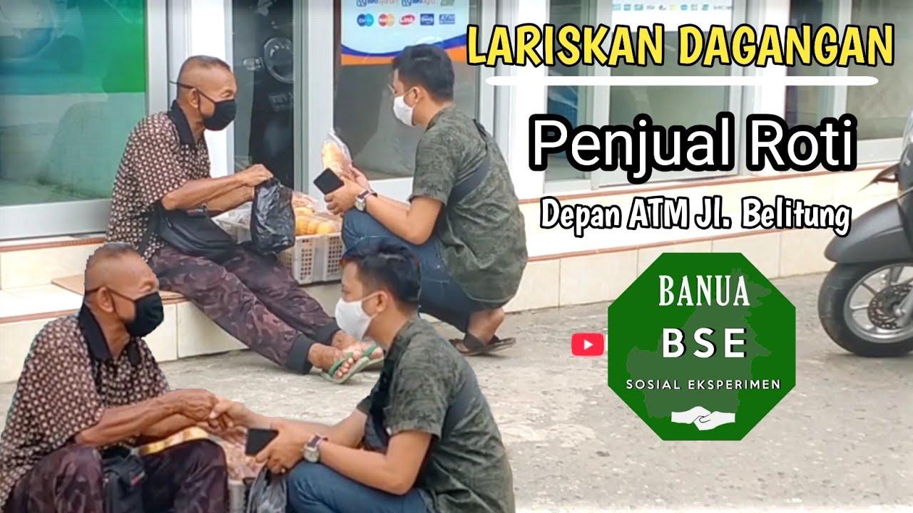 Perjuangan seorang Ayah Jualan Roti di depan ATM 