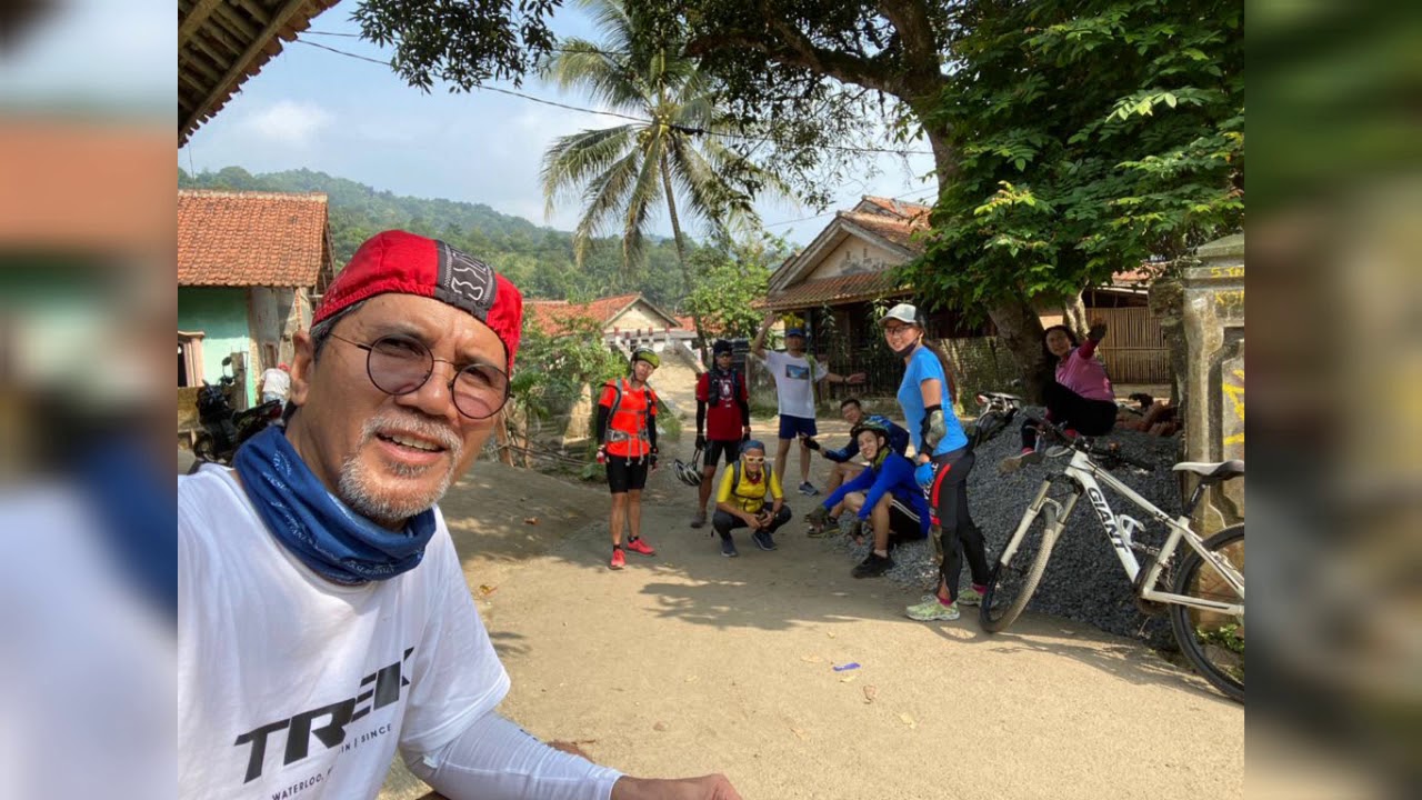 Gowes ke Curug Pangle via Danau Quarry Jayamix - YouTube