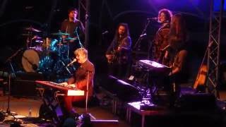 Famous Neil Finn plays Split Enz song "Message to My girl" at Bostheater Amsterdam Net Worth