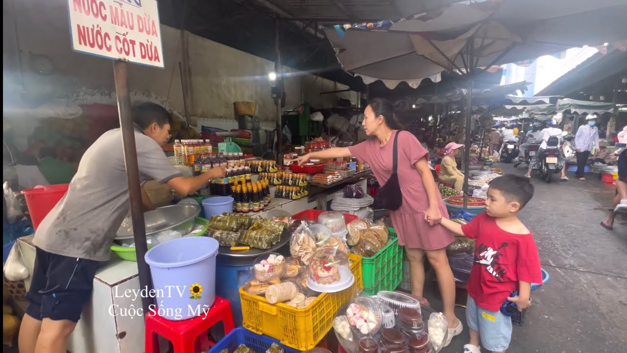 Đi Chợ Mua Nước Màu Dừa, Ăn Trưa, Họp Mặt Anh Em Vui Tết 