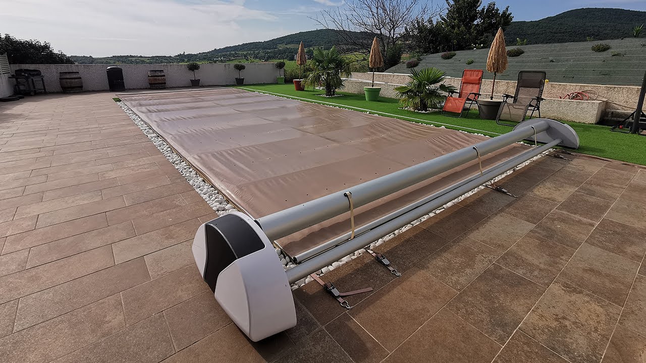 Avec APF Pool Design, installez Eden, la couverture de piscine motorisée et autonome en moins de 2h!